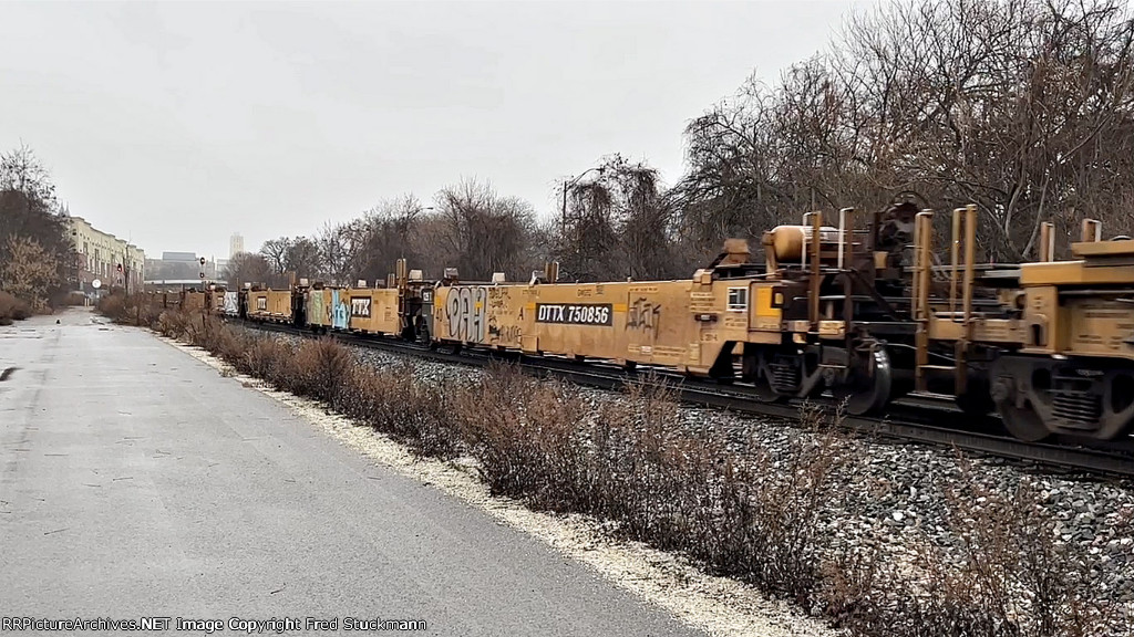 DTTX 750856 leads off another long string of bare tables.